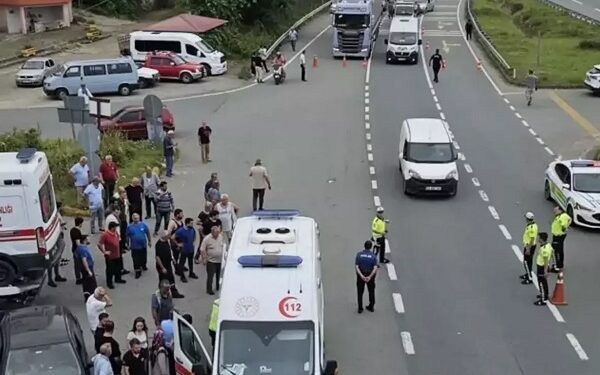 İki avtomobil toqquşdu: 1 ölü, 8 yaralı