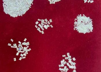 Bakı aeroportunda əməliyyat: brilyant qaşlar aşkar edildi