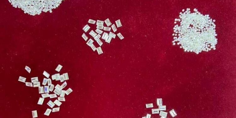 Bakı aeroportunda əməliyyat: brilyant qaşlar aşkar edildi