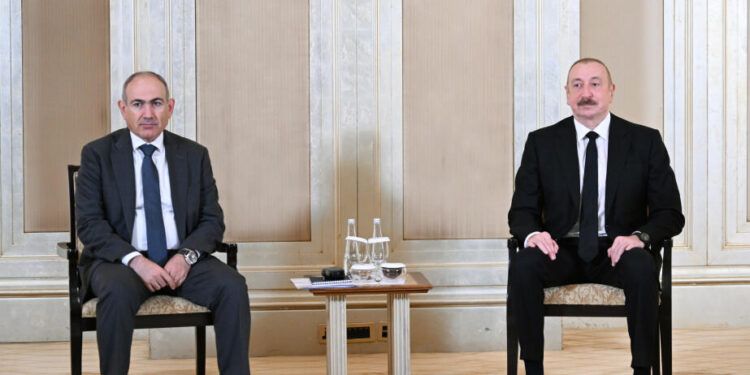 İlham Əliyevin Nikol Paşinyanla görüşü başlayıb – FOTOLAR