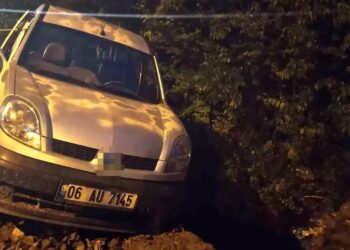 Avtomobil yol kənarına aşdı: 1 yaralı