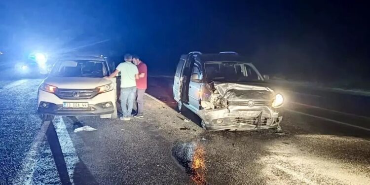 İki avtomobil toqquşdu: 4 yaralı