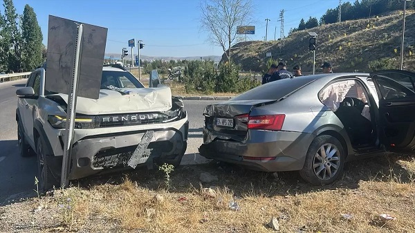 İki avtomobil toqquşdu: 5 yaralı