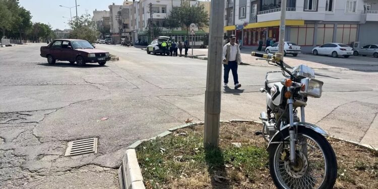 Minik avtomobili və motosiklet toqquşdu: 2 yaralı