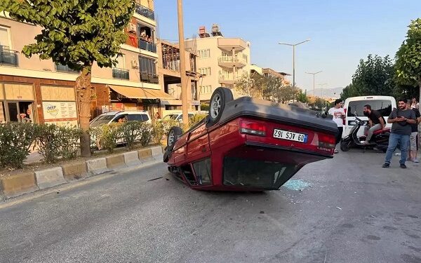 15 yaşlı sürücünün idarə etdiyi avtomobil aşdı