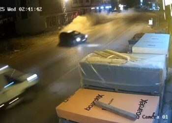 Minik avtomobili və yük maşını toqquşdu: 3 yaralı