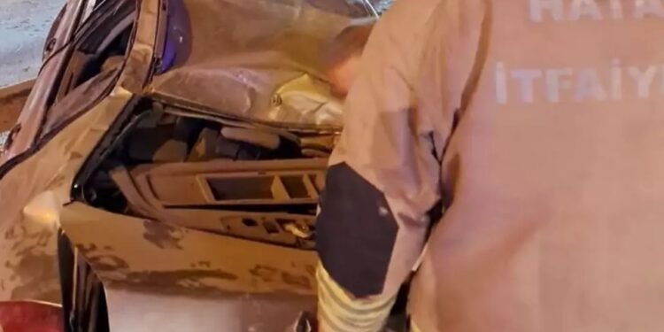 Avtomobil işıq dirəyinə çırpıldı: 4 yaralı