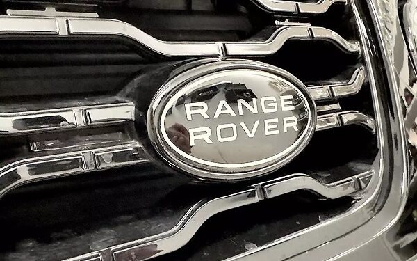 “Range Rover” loqosunu yenilədi