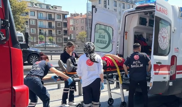 Minik avtomobili avtobusa çırpıldı: 1 yaralı