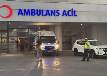 Minik avtomobili və yük maşını toqquşdu:2 yaralı