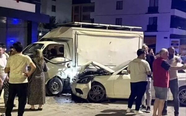 Pikap və minik avtomobili toqquşdu: 3 yaralı