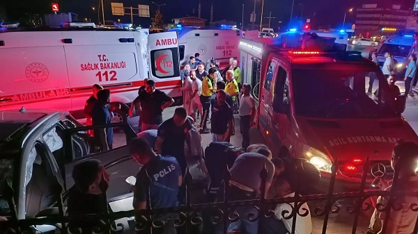 İki avtomobil toqquşdu: 8 yaralı