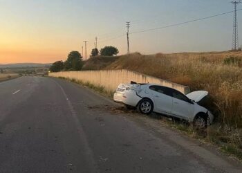 Avtomobil yol kənarına aşdı: 1 yaralı