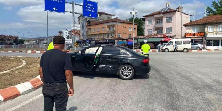 Minik avtomobili və mikroavtobus toqquşdu