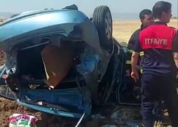 İki avtomobil toqquşdu: Avtomobillərdən biri aşdı