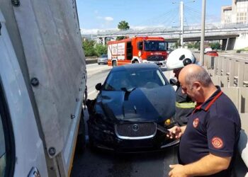 Minik avtomobili və yük maşını toqquşdu