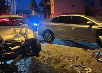 İki avtomobil toqquşdu: 6 yaralı