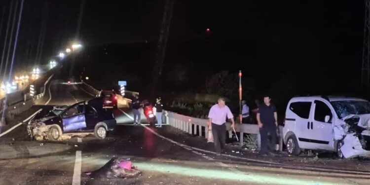 İki avtomobil toqquşdu: 5 yaralı