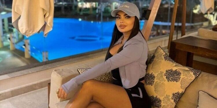 Azərbaycanlı müğənninin Bodrumdan bikinili VİDEOsu yayıldı