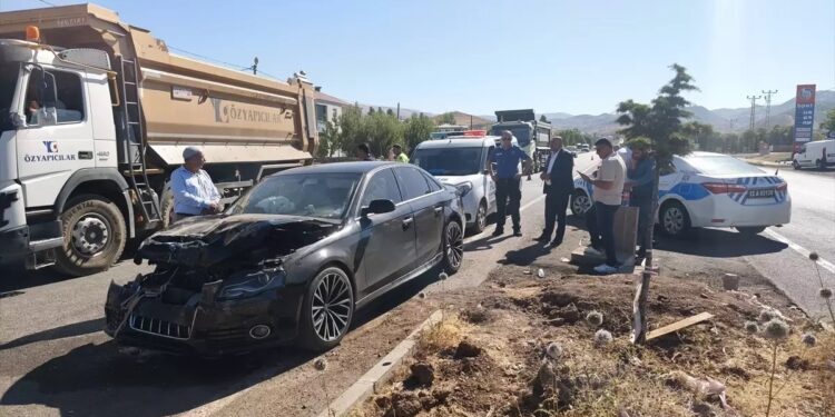 Minik avtomobili və yük maşını toqquşdu: 1 yaralı