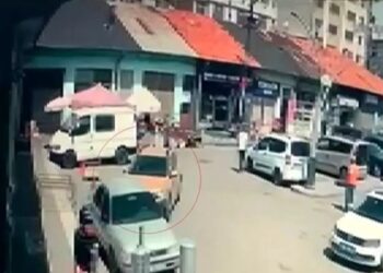 Minik avtomobili 6 avtomobilə çırpıldı