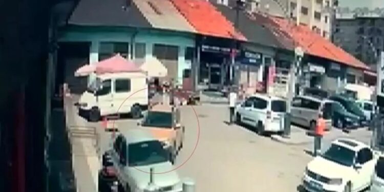 Minik avtomobili 6 avtomobilə çırpıldı