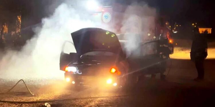 Parklanmış vəziyyətdə olan avtomobil yandı