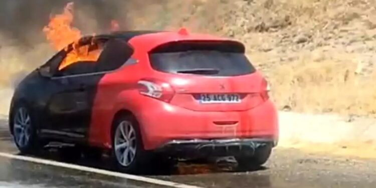 Hərəkətdə olan avtomobil yandı