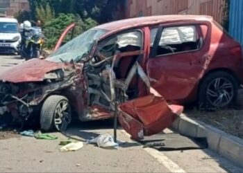 Avtomobil ağaca çırpıldı: 1 yaralı