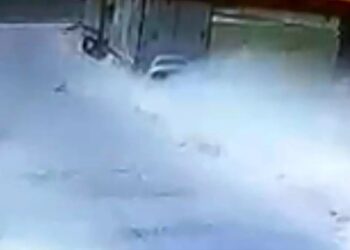 Minik avtomobili TIR-a çırpıldı: Sürücü öldü