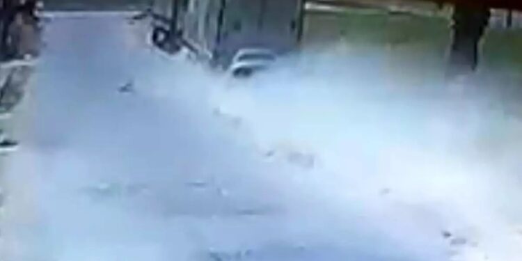 Minik avtomobili TIR-a çırpıldı: Sürücü öldü