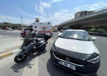 Minik avtomobili motosikletə çırpıldı: 1 yaralı