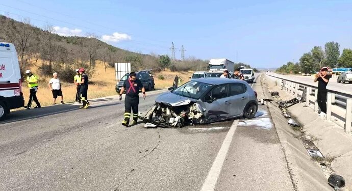 Avtomobil kanala aşdı: 3 yaralı