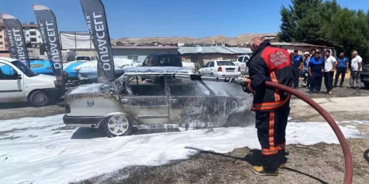 Parlanmış vəziyyətdə olan avtomobil yandı