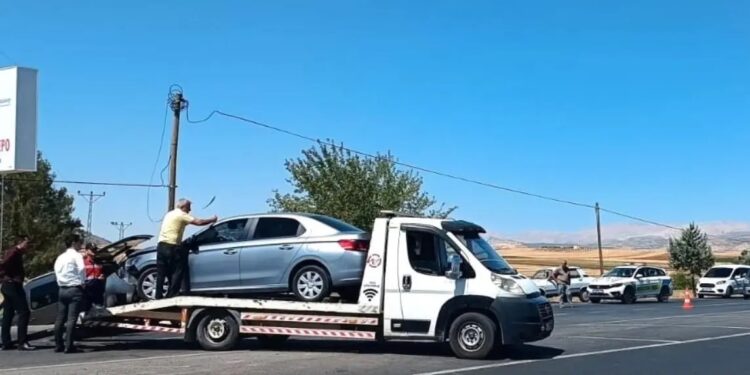 İki avtomobil toqquşdu: 4 yaralı