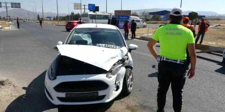 İki avtomobil toqquşdu: 2 yaralı