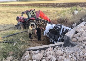 Minik avtomobili və traktor toqquşdu: 2 yaralı