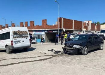 Minik avtomobili və mikroavtobus toqquşdu: 4 yaralı