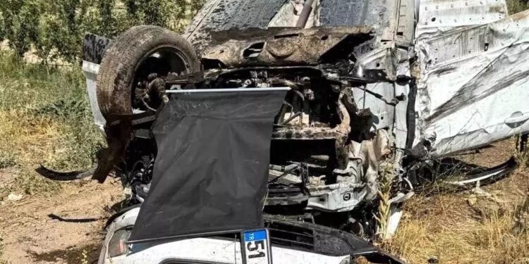 İki avtomobil toqquşdu: 1 ölü, 7 yaralı