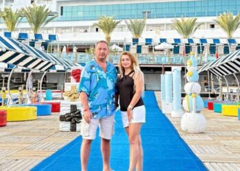 Əməkdar artist ilk dəfə xanımı ilə FOTOsunu yaydı