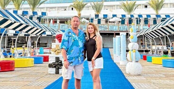 Əməkdar artist ilk dəfə xanımı ilə FOTOsunu yaydı