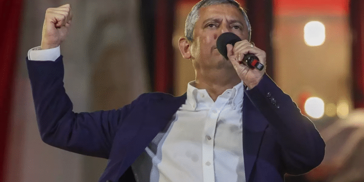 Özgür Özəl barəsində istintaq başladıldı