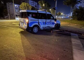 Minik avtomobili və polis maşını toqquşdu: 5 yaralı