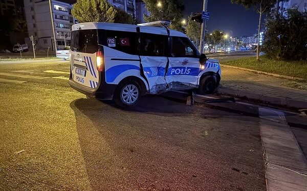 Minik avtomobili və polis maşını toqquşdu: 5 yaralı
