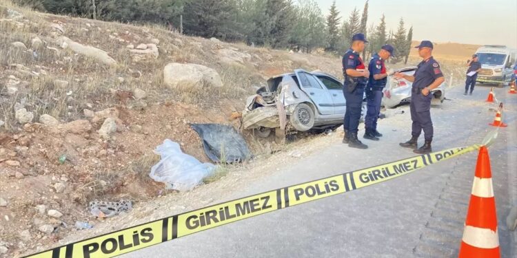 İki avtomobil toqquşdu: 3 yaralı, 3 ölü