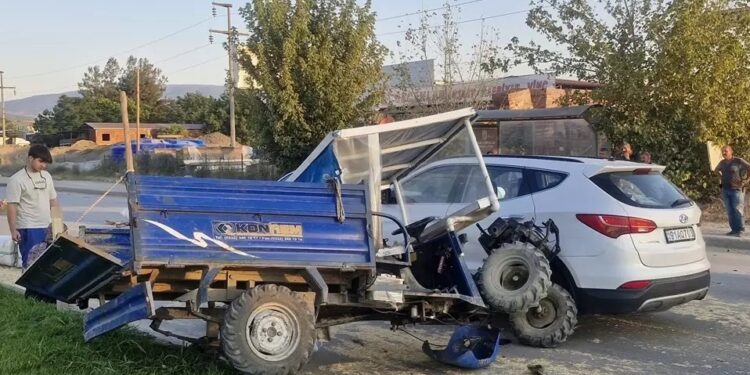 Minik avtomobili və üç təkərli motosiklet toqquşdu: 1 yaralı