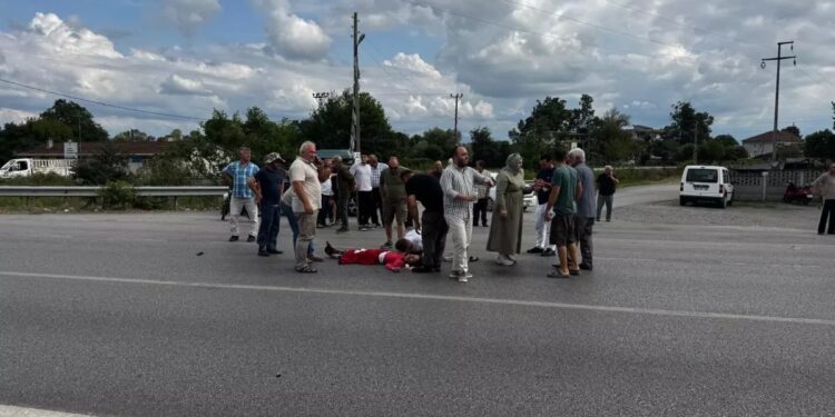 Minik avtomobili piyadanı vurdu