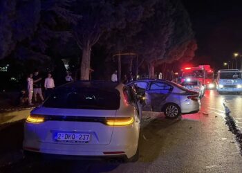 İki avtomobil toqquşdu: 4 yaralı