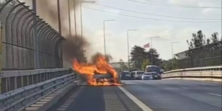 Hərəkətdə olan avtomobil yandı