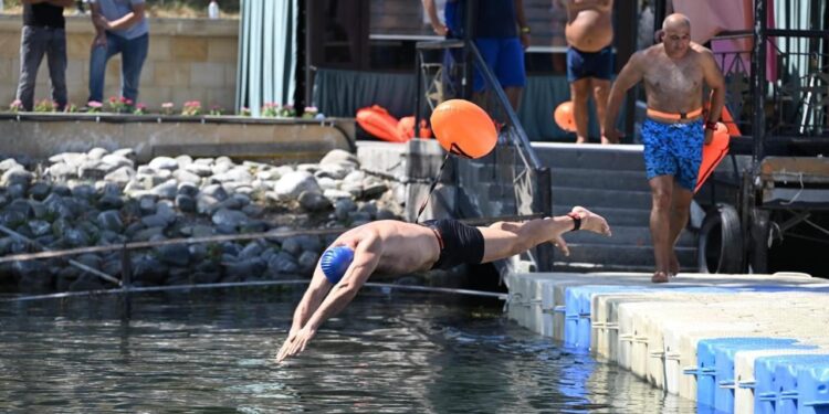 “Kürü keçək?!” açıq suda üzmə yarışı keçirilib